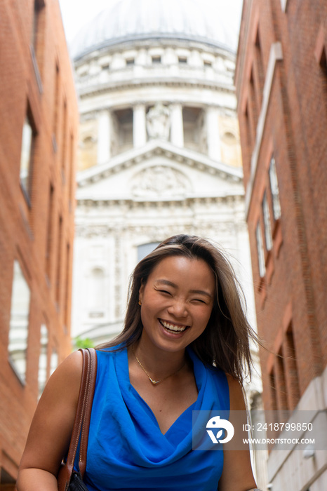 United Kingdom, London, Woman�with�St Pauls�Cathedral in background