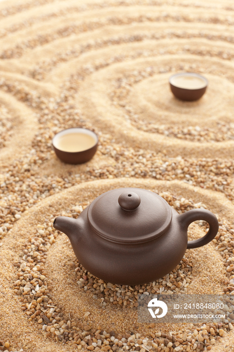 茶具和沙地
