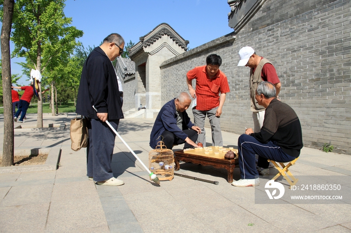 东方老人生活