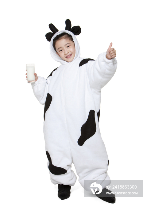 创意奶牛儿童喝牛奶