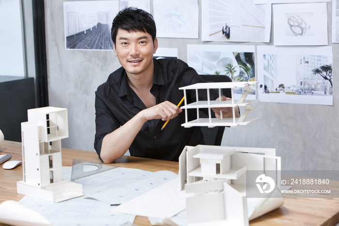 建筑设计师和建筑模型