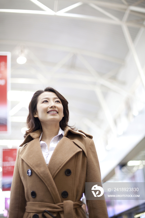 商务女士在机场