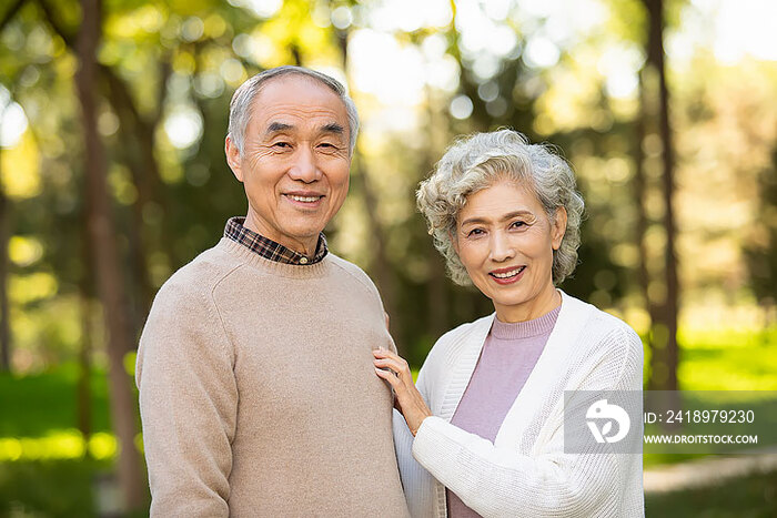 甜蜜的老年夫妇