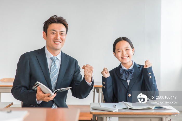 学校・塾で個別指導・マンツーマン指導する中学生・高校生・小学生と先生・教師・塾講師