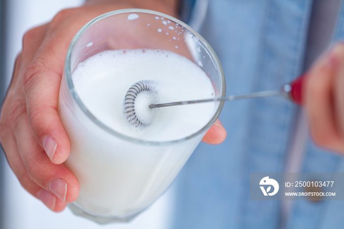 Using a milk frother for making aromatic coffee at home