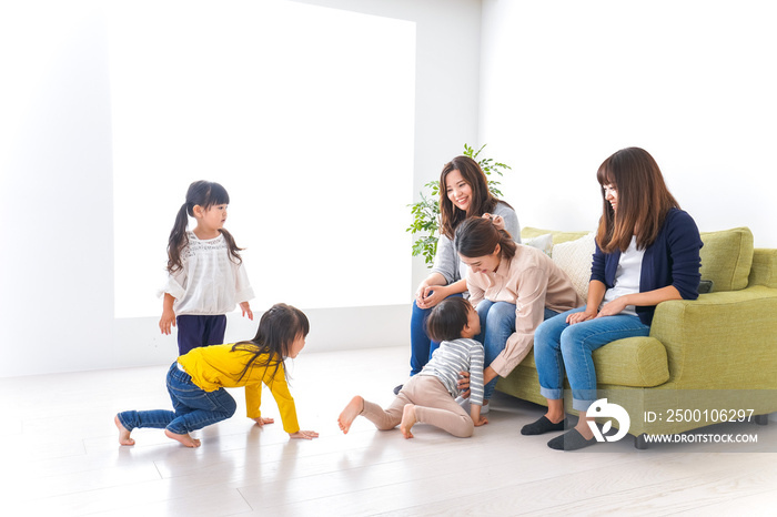 お母さんと子どもたち・仲良し