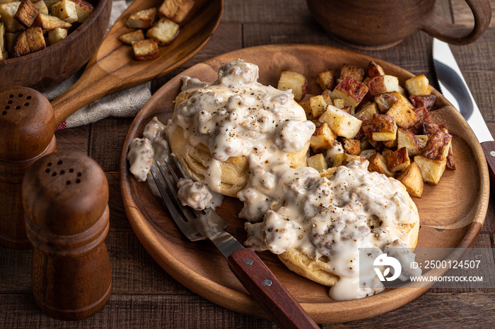 Biscuits and Creamy Sausage Gravy