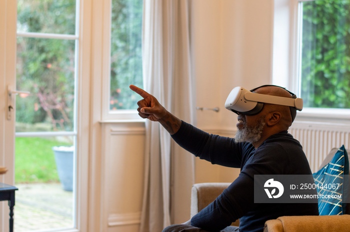 Mature_man playing game using_VR_headset