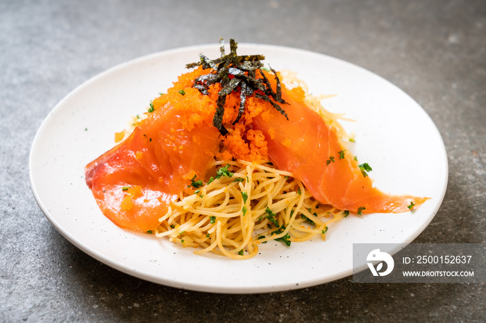 spaghetti with smoked salmon and shrimp egg