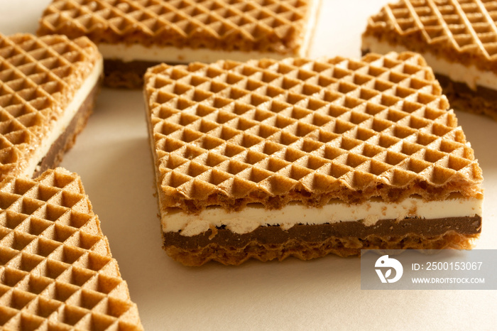 Crispy wafers with chocolate and hazelnut cream