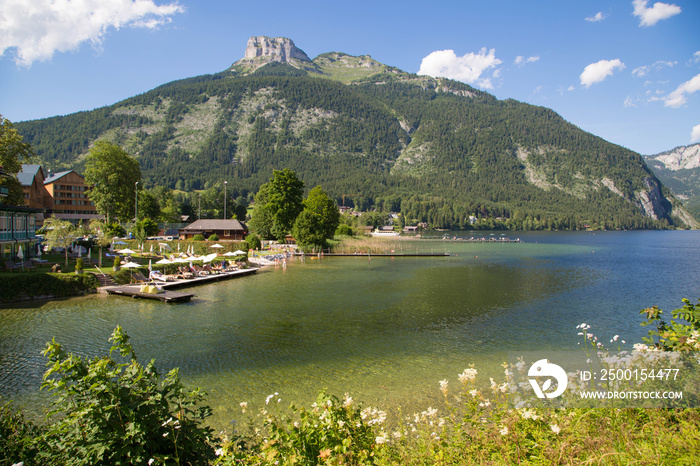 Der idyllische Ort Altaussee in den Alpen