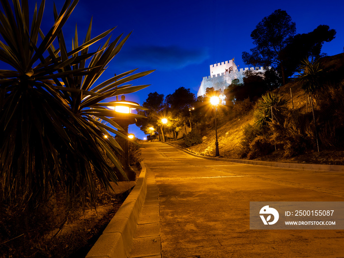 ascent path to petrer castle illuminated with street lamps