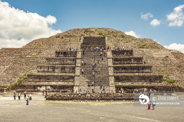 pyramid of sun and the moon teotihuacan