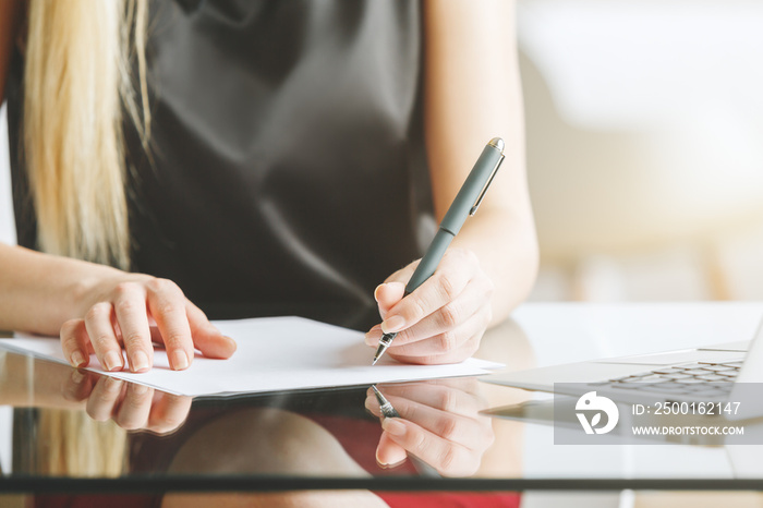 Businesswoman hands doing paperwork