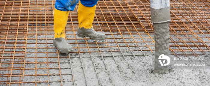 Betonieren einer Decke im Rohbau