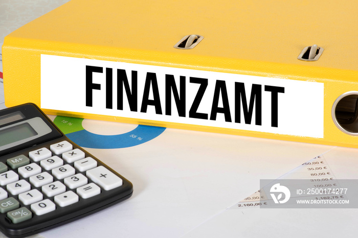 Taschenrechner und Ordner Finanzamt