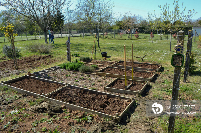 Un jardin 100 % biologique, le sol est travaillée à la grelinette afin de maintenir une terre vivante.