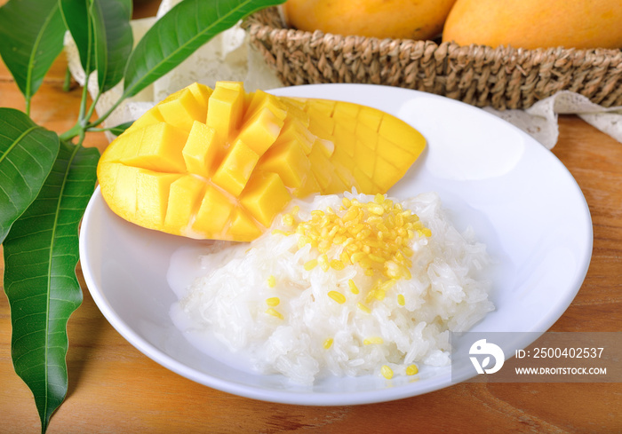 sticky rice with mangoes