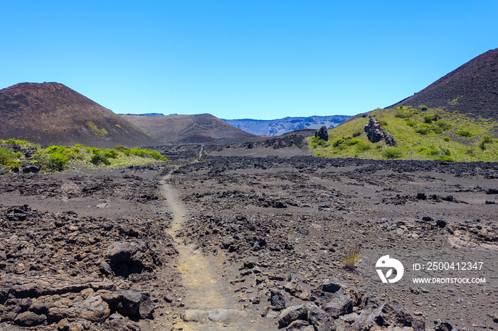 在夏威夷毛伊岛哈雷卡拉国家公园的火山口/多蒙特火山徒步旅行