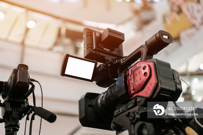 媒体电视电影制作和采访记者概念：录像机电影录制电影