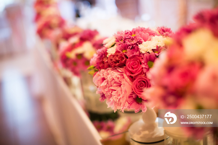 Detal of the flower wedding decoration on the table