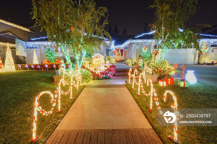 Brea Neighborhood美丽的圣诞装饰