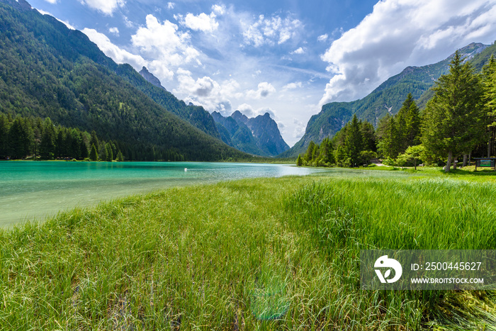 意大利南蒂罗尔多洛米蒂阿尔卑斯山的多比亚科湖（Toblacher See，Lago di Dobbiaco）-旅行目的地