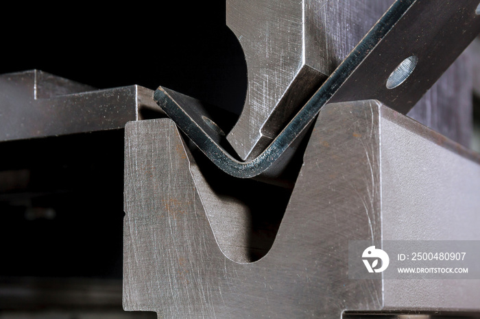 The process of bending sheet metal on a hydraulic bending machine