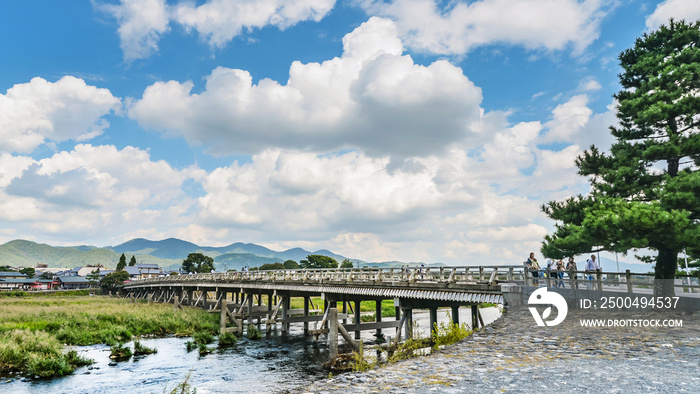 京都嵐山の渡月橋風景