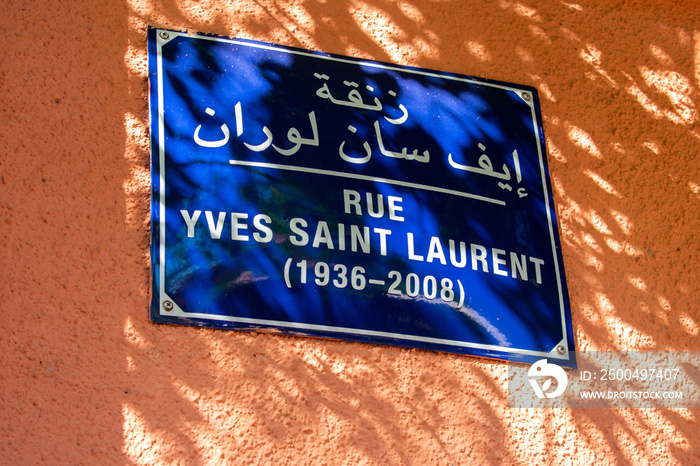 摩洛哥马拉喀什街道名称Rue Yves Saint Laurent的路牌