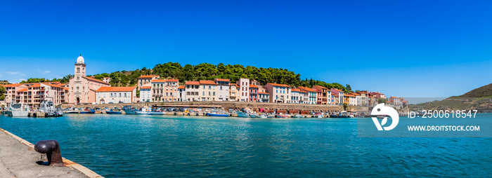 Panorama de Port-Vendres et son port de pêche