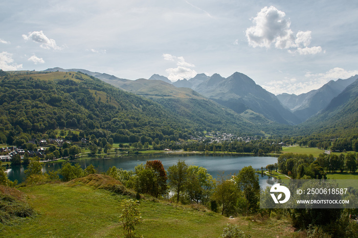 Lac de génos loudenvielle dans les Pyrénées