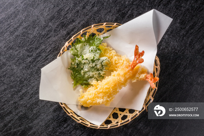 えびの天ぷらPrawns tempura (Japanese deep-fried food)