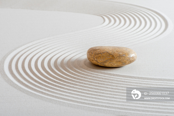 Japanischer Zen Garten im Sand