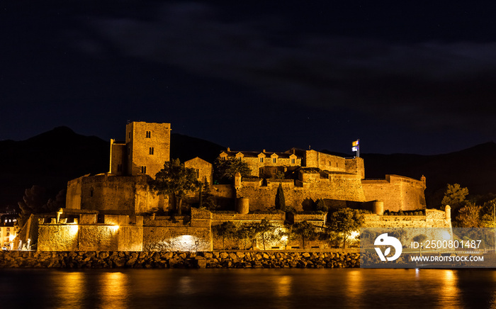 Vue de nuit du Château royal de Collioure,  Catalogne, Côte-de-Vermeille, Languedoc-Roussillon,France