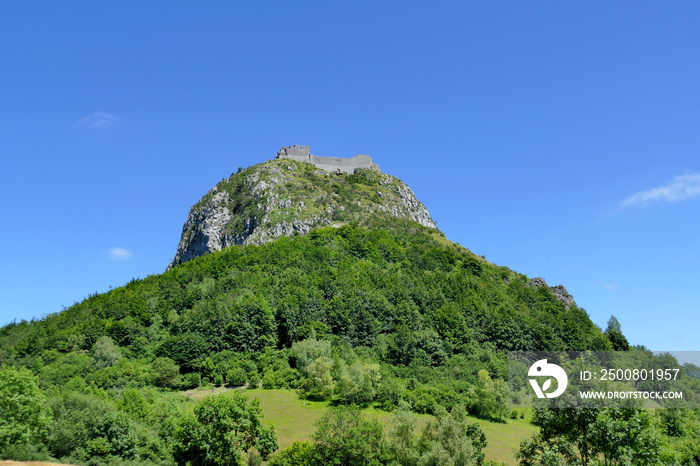 Le château de Montségur au sommet du Pog