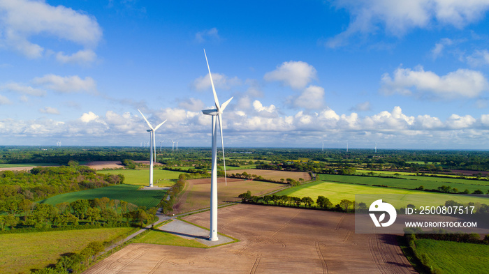 Eoliennes dans la campagne de Saint Hilaire de Chaléons, Loire Atlantique, France.