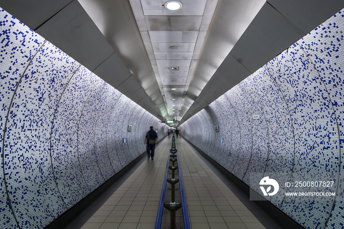 London Bridge Hounslow Jubilee Piccadilly Line underground tube station Tunnel 4X3