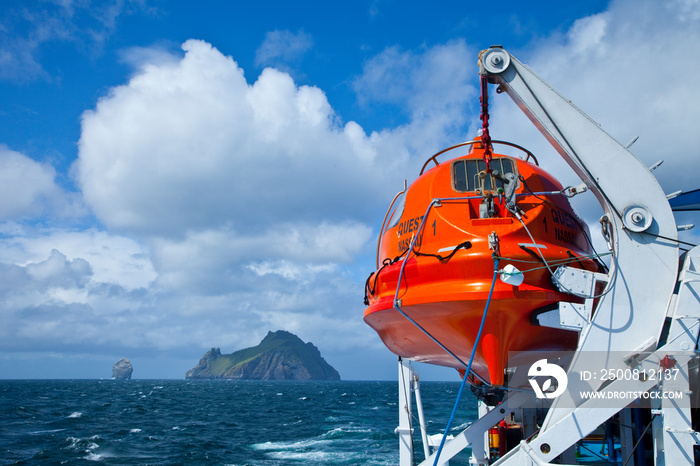 Islas Stac Lee y Boreray.  Barco M.V. Quest. Archipielago St. Kilda. Outer Hebrides. Scotland, UK