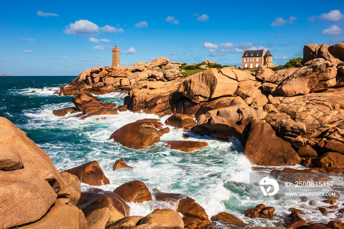 Atlantikküste in der Bretagne bei Ploumanach