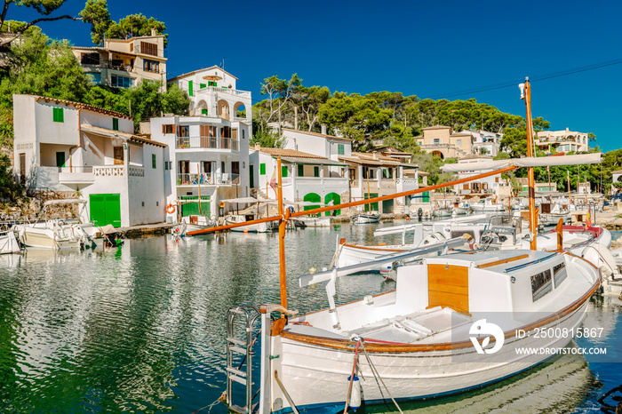 Caló d’En Busques - Port of Cala Figuera with traditional boats and Fishermen houses - 4505