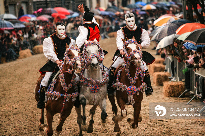 La Sartiglia di Oristano : manifestazione storica con maschere e cavalli