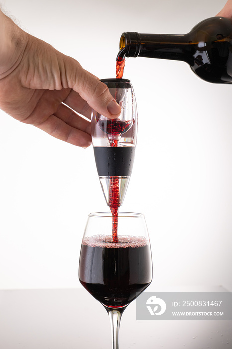 wine aerator to oxygenate the wine