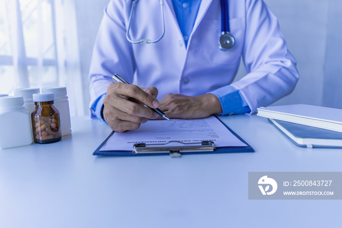 Doctors working with patients receiving gender-neutral counseling or psychiatric diagnoses in a medical clinic in a hospital.