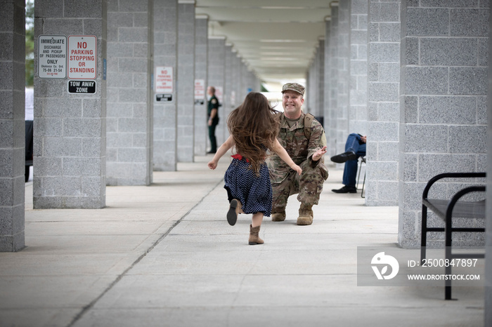 Soldier reuniting with his daughter