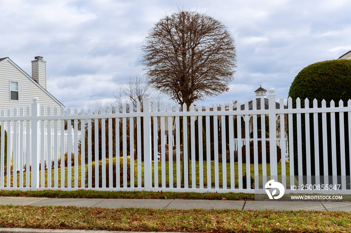 white plastic fence vinyl modern