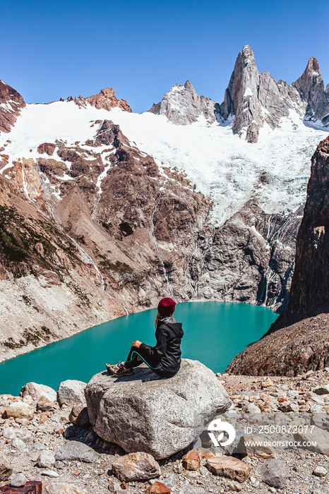 Person at Laguna de los tres and fitz roy in el chalten patagonia argentina