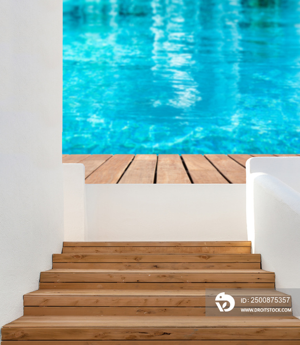 Escalier bois menant à une piscine sur le toit