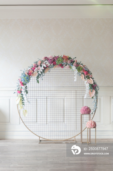 Laconic round wedding arch