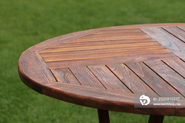 Beautiful renovated teak garden table. Piękny odnowiony stół z drewna tekowego.